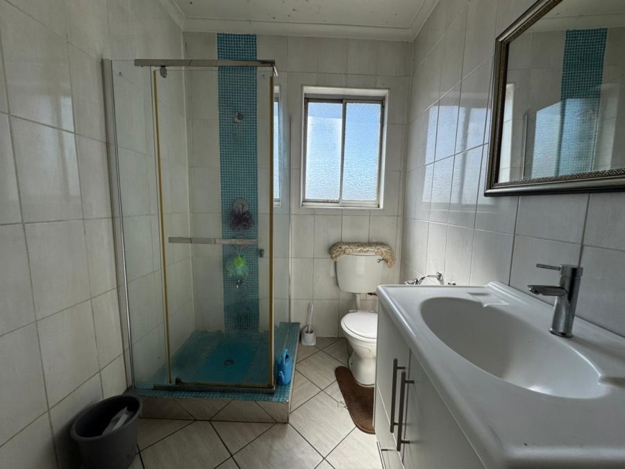 6 Bedroom Property for Sale in Tuscany Glen Western Cape